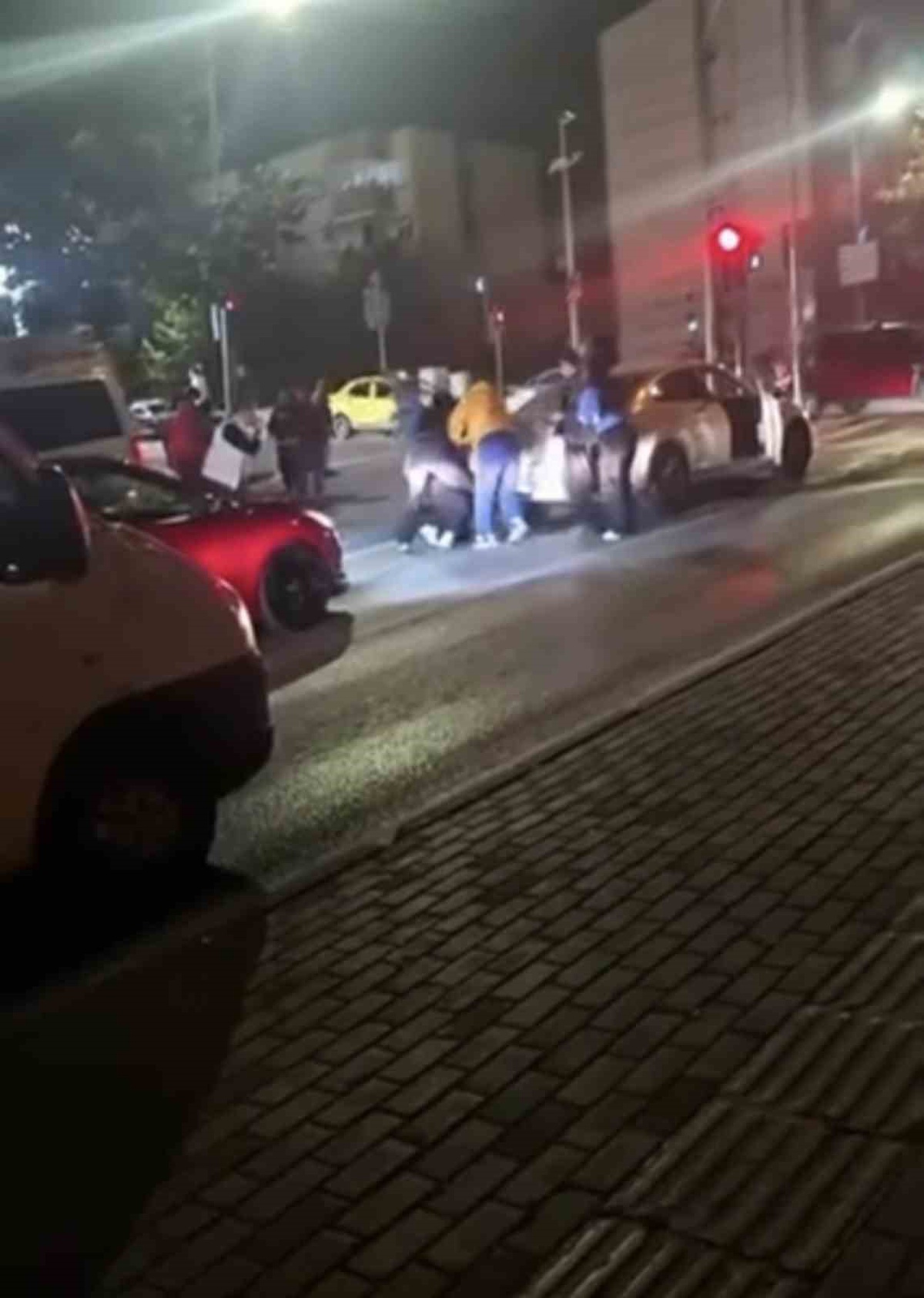 Bursa Yıldırım\'da iki ailenin kavgasını polis ayırdı, bazı kişiler gözaltına alındı