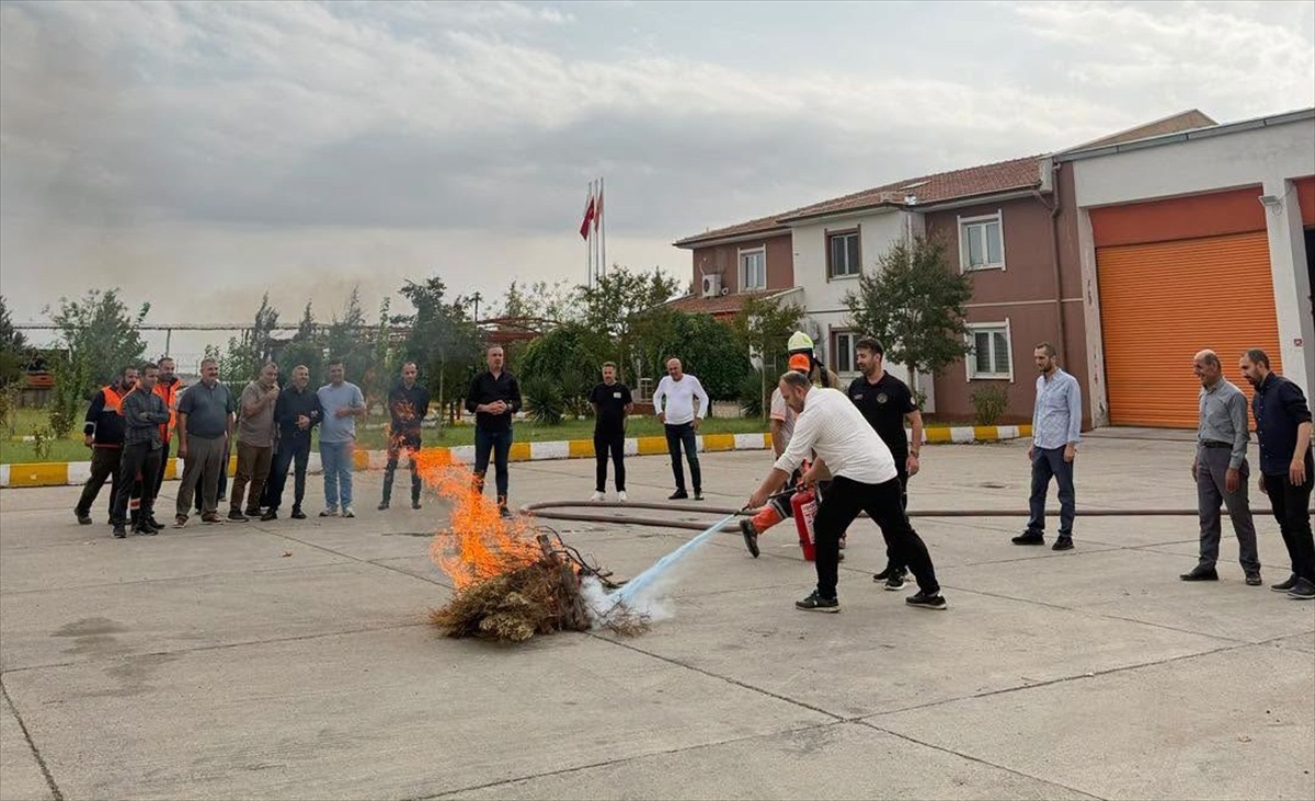 Cizre\'de Karayolları personeli itfaiye gözetiminde yangın tatbikatı yaptı
