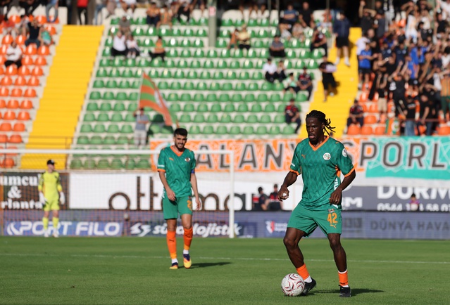 Süper Lig'in 7. haftasında Alanyaspor, Erzurumspor FK ile 0-0 berabere kaldı