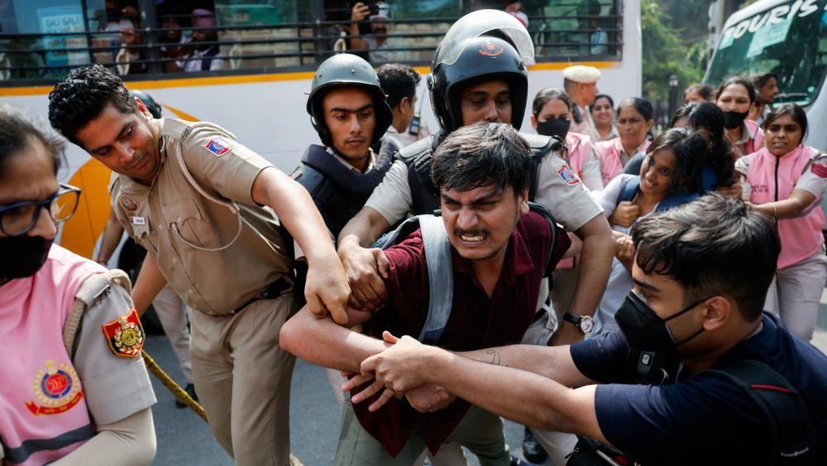Delhi\'de CJP\'nin seçim reformu gösterisinde yüzlerce kişi gözaltına alındı