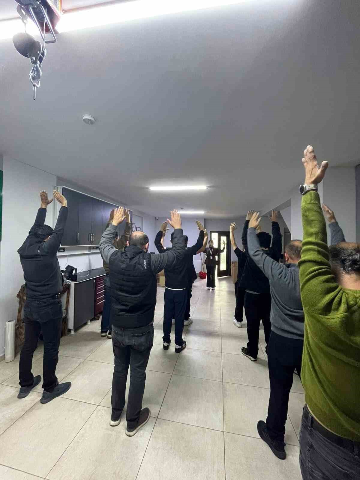 Düzce İl Sağlık Müdürlüğü projesiyle Akçakoca esnafına egzersiz yaptırıldı
