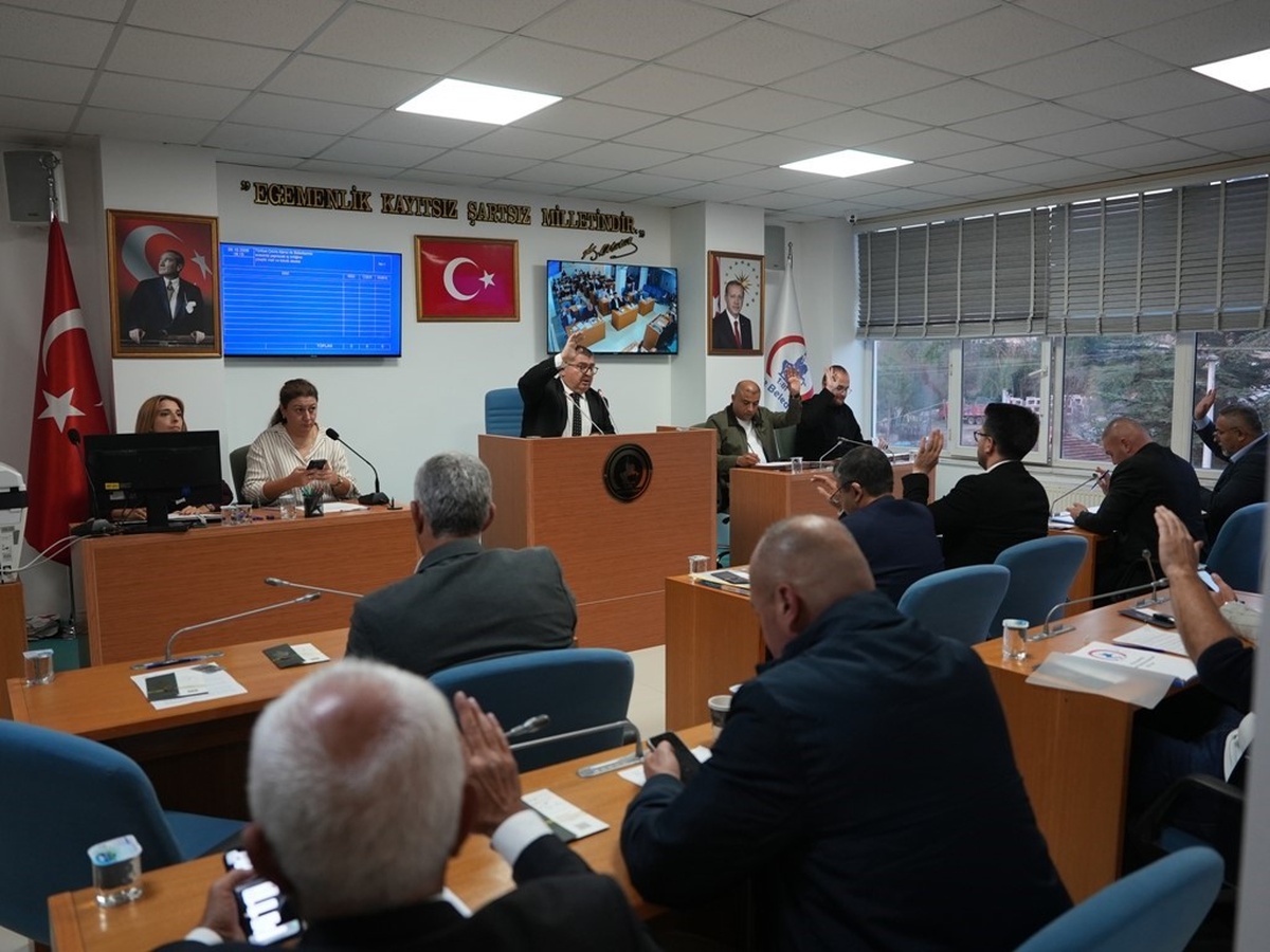 Düzce Belediye Meclisi 17 gündem maddesini karara bağladı, 650 bin TL hibe onaylandı