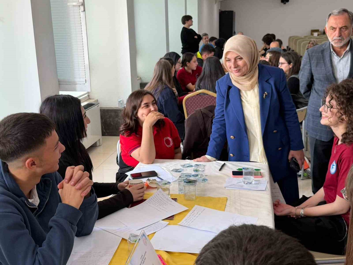 Düzce\'de lise öğrencileri çalıştayda Gençlik İklim Bildirgesi\'ne katkı sağladı