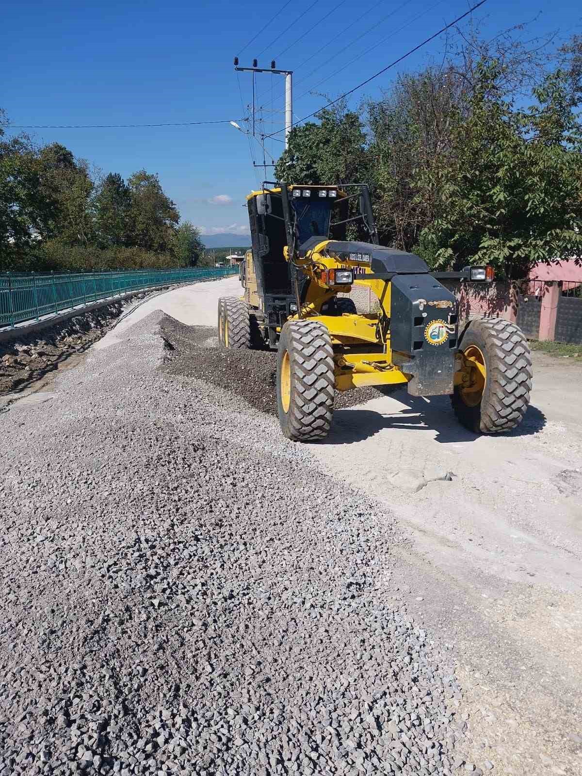 Düzce İl Özel İdaresi Aydınpınar\'da sıcak asfalt öncesi altyapıyı hazırlıyor