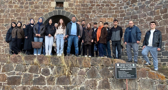 Erzurum Turizm Tanıtım ve Kalkınma Derneği öğrencilere tabyaları gezdirdi