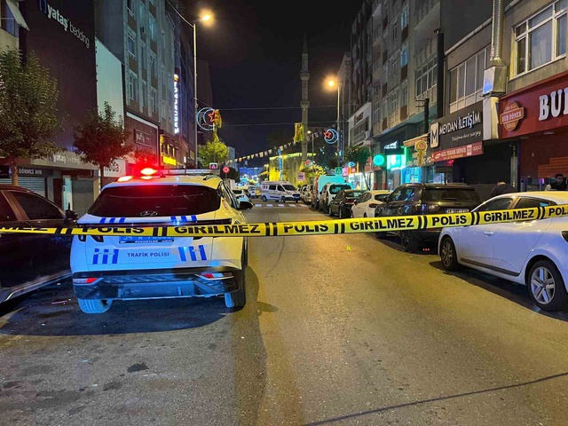 Esenler'de iki grup arasında silahlı kavga: 2 kişi yaralandı