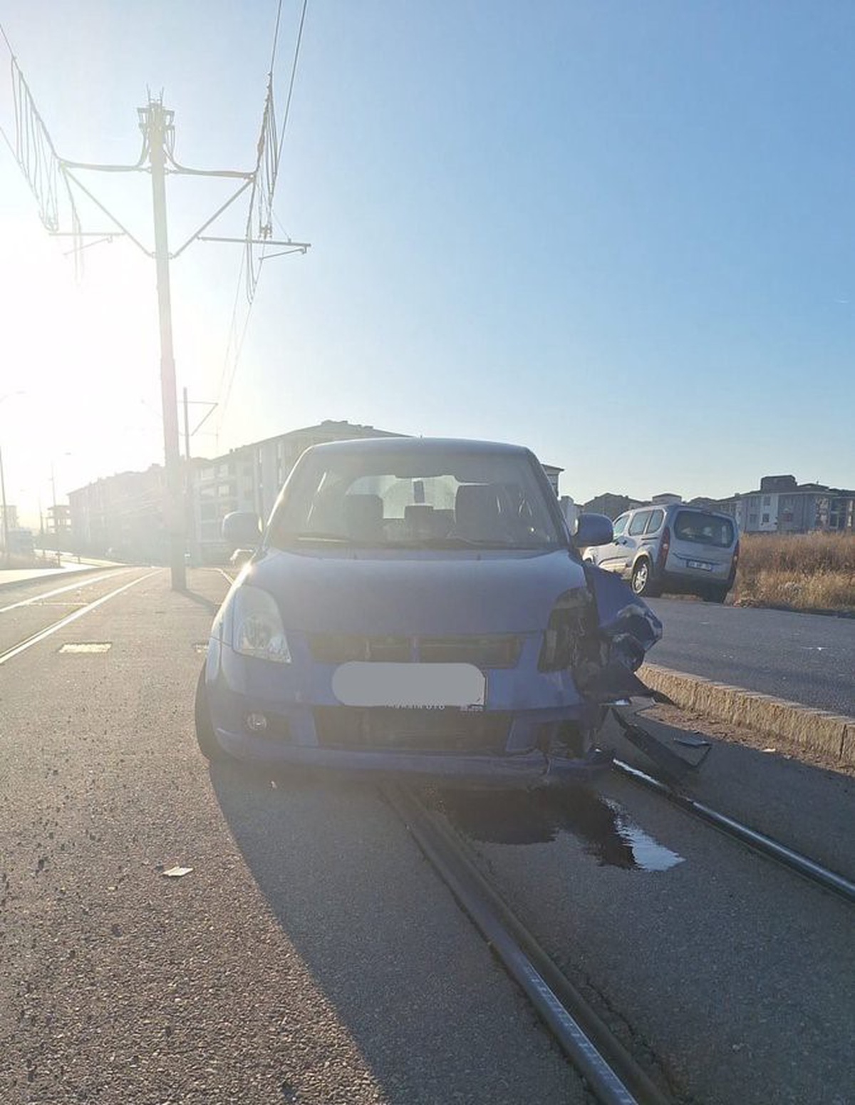 Eskişehir\'de Öykü durağı öncesi araç kazası iki tramvay hattında seferleri durdurdu