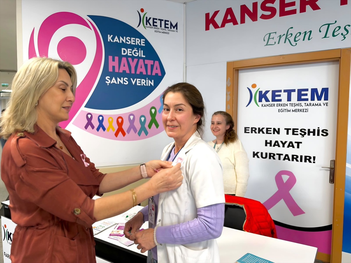 Yunus Emre Devlet Hastanesi\'nde meme kanseri standı erken teşhise dikkat çekti