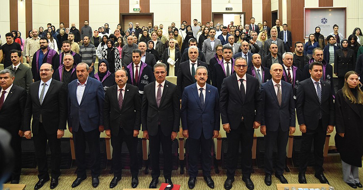 ETÜ\'nün yeni akademik yılı, AYM Üyesi Akyel\'in anayasa dersiyle başladı