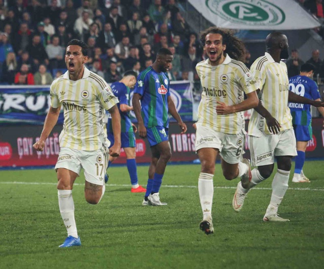 Fenerbahçe, Çaykur Rizespor'u 3-0 yenerek puanını 13'e yükseltti