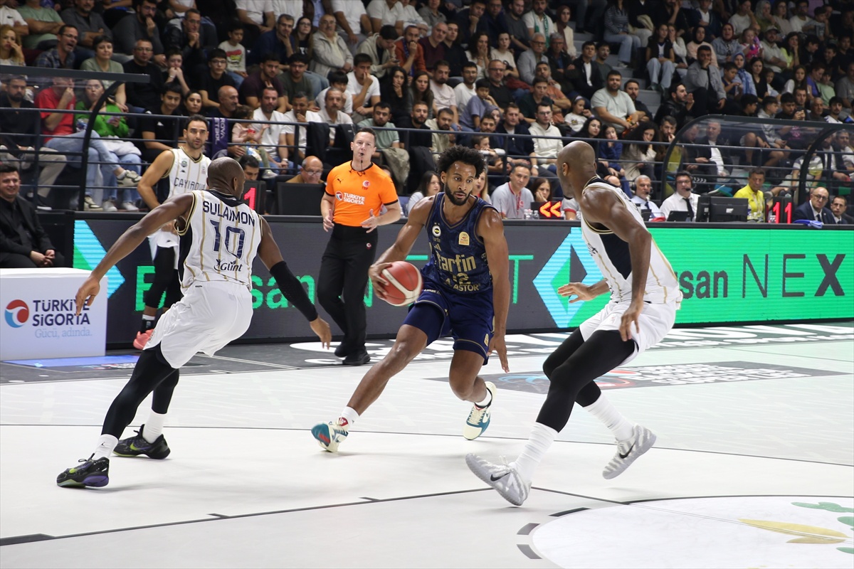 Fenerbahçe Tarfin, Çayırova Belediyespor\'u 100-85 yenip ikinci galibiyetini aldı