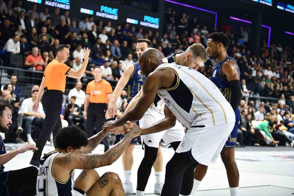Fenerbahçe Tarfin, deplasmanda Glint Çayırova Belediyesi\'ni 100-85 mağlup etti