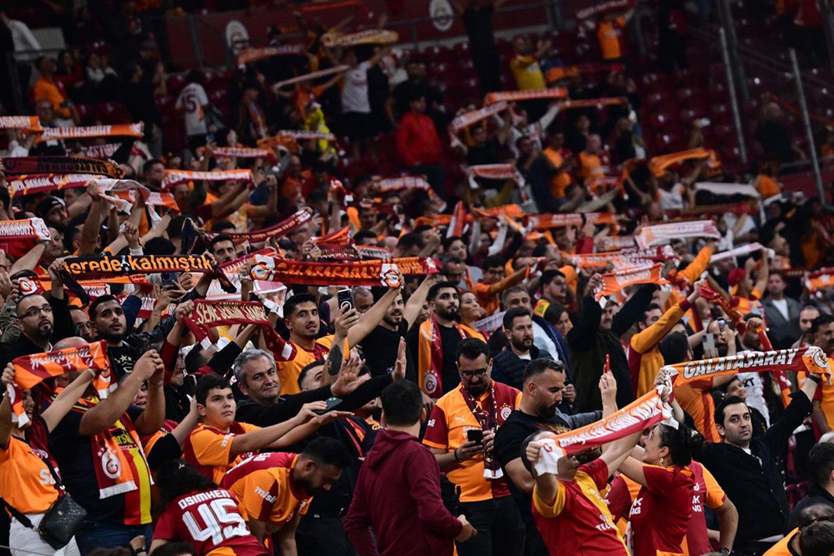 Galatasaraylı yıldıza RAMS Park\'ta şok protesto! Islıklarla çıktı