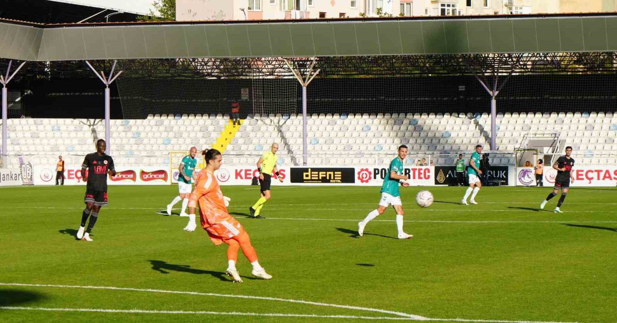 1. Lig\'de Batman Petrolspor, Iğdır FK\'ya 2-1 yenildi, Albayrak kırmızı kart gördü