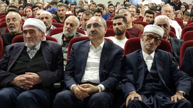 Dr. Ömer Demirbağ, Van'da gerçek alimlerin peygamberlerin varisleri olduğunu söyledi