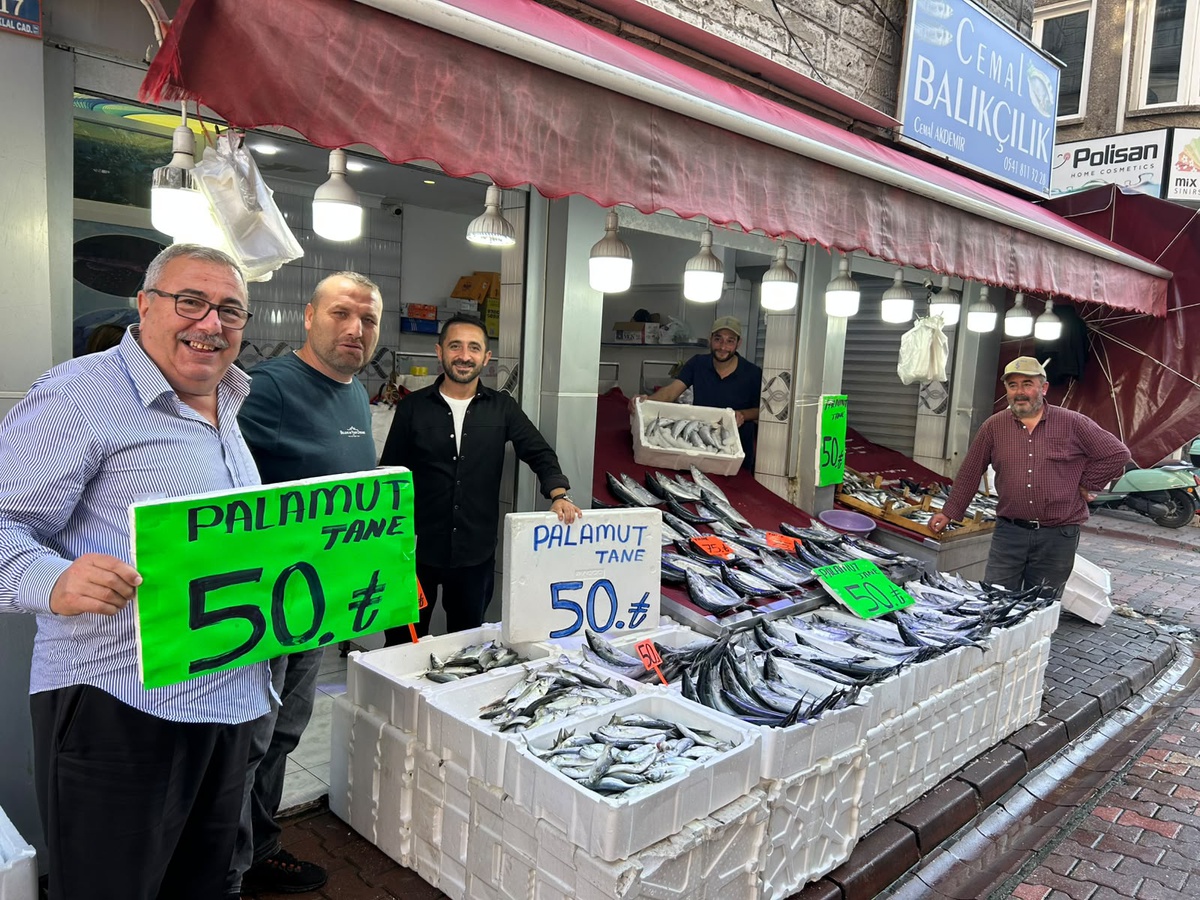 İnebolu\'da palamut bereketi tezgahlarda fiyatı 40 liraya indirdi