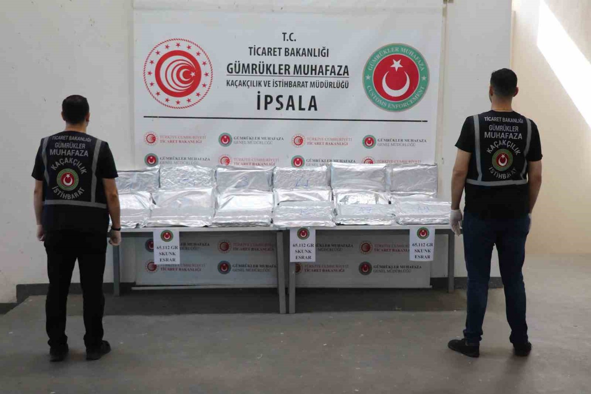 İpsala\'da Yunanistan\'dan gelen minibüste 65 kilo 112 gram uyuşturucu ele geçirildi