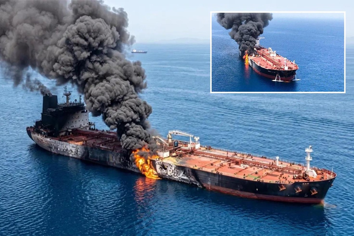 Hürmüz Boğazı\'nda büyük patlama! Süper tanker deniz mayınına çarptı