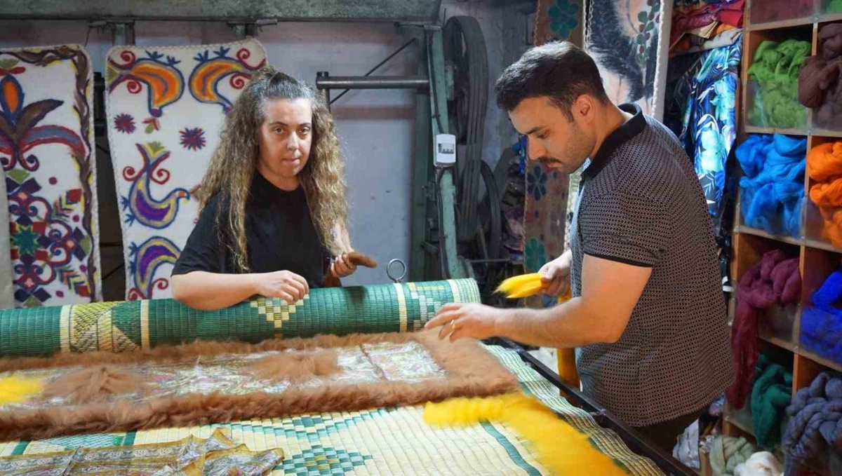 İşletme mezunu 3. kuşak keçe ustası, zanaatı modern tasarımlarla 4. kuşağa aktarıyor