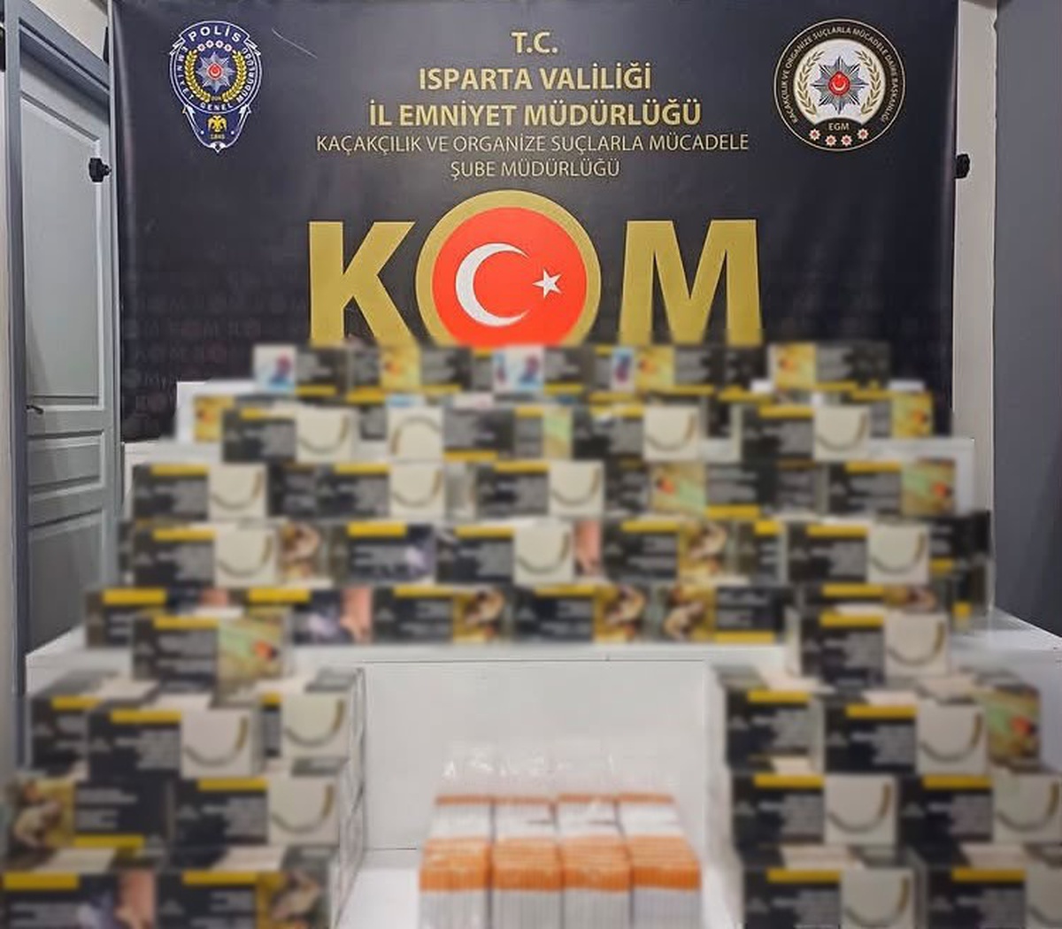 Isparta\'da polis, 24 bin bandrolsüz makaron ve bin 180 kaçak sigara ele geçirdi