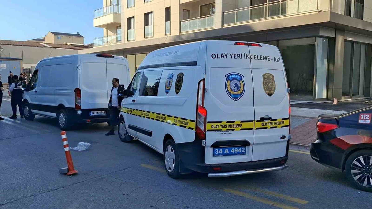 İstanbul Ümraniye\'de ağaçlar arasına saklanan çantadan el bombası çıktı