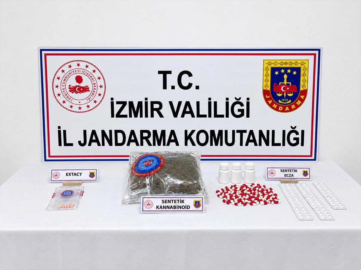 İzmir Torbalı\'da jandarma operasyonunda 274 sentetik ecza bulunan şüpheli tutuklandı