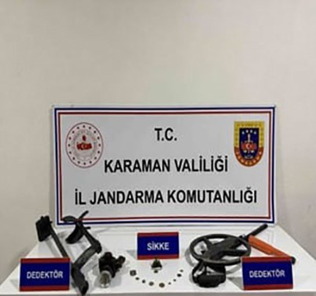 Karaman\'da aranan 80 kişi jandarma denetimlerinde yakalandı, 12\'si tutuklandı