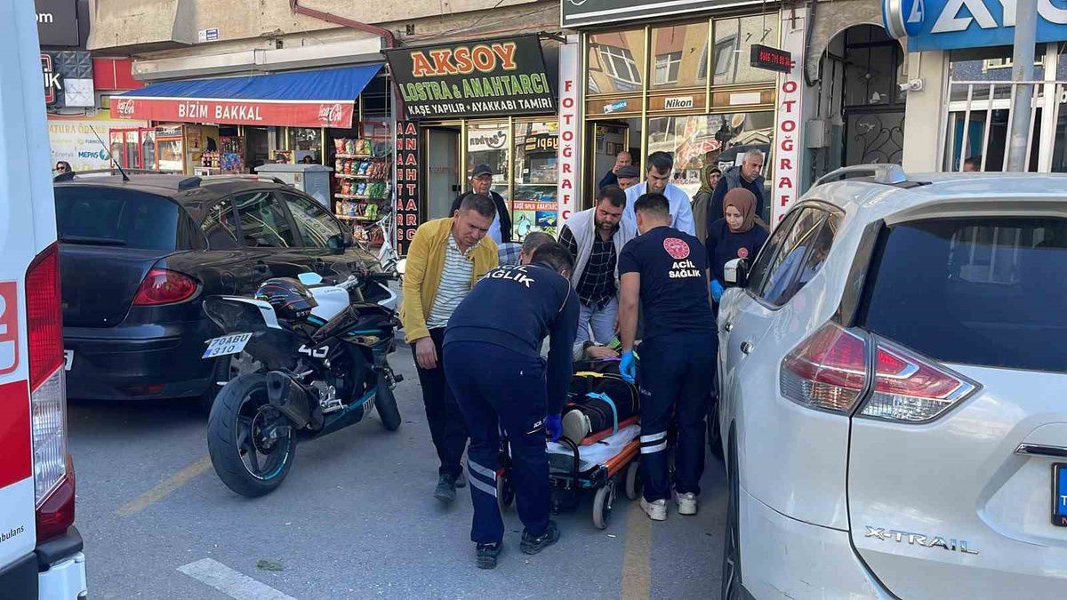 Karaman\'da devrilen motosikletin sürücüsü, SUV\'a arkadan çarpma sonucu yaralandı.