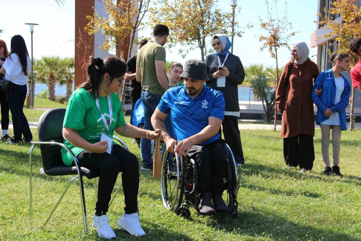 Kasapoğlu, Çanakkale\'de 30 serebral palsili gencin aileleriyle buluştuğunu açıkladı