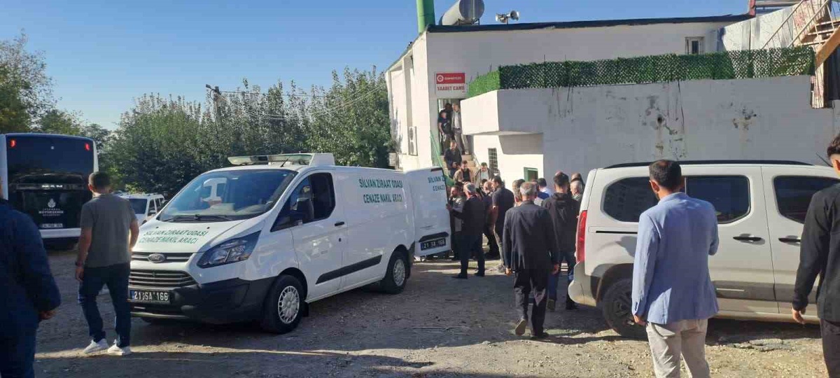Maltepe\'de çöken binada ölen Mesut Bilece, Silvan\'da defnedildi