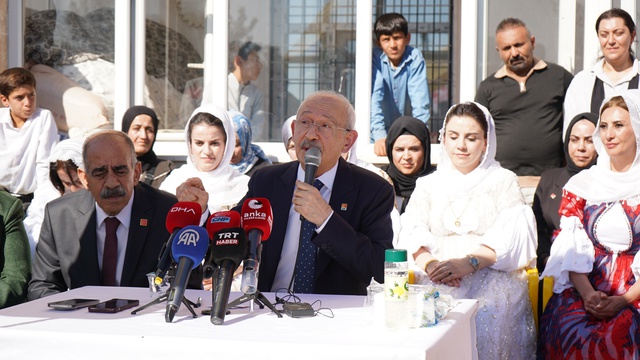 CHP Genel Başkanı Kılıçdaroğlu'na Şırnak'ta türkülü karşılama