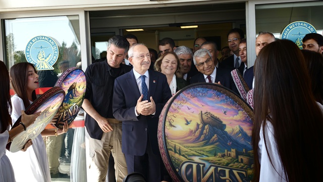 CHP Genel Başkanı Kılıçdaroğlu'na Şırnak'ta türkülü karşılama