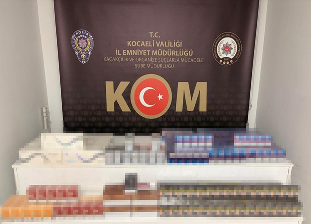 Kocaeli Derince\'de araçta 1410 paket kaçak sigara bulundu, 1 şüpheli yakalandı
