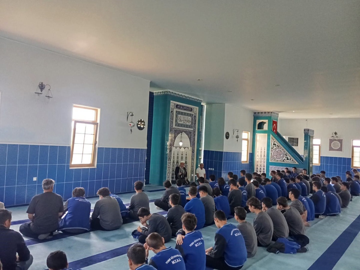 Kütahya\'da öğrencilere Cami Gençlik Buluşması düzenlendi ve Müftü Yardımcısı katıldı