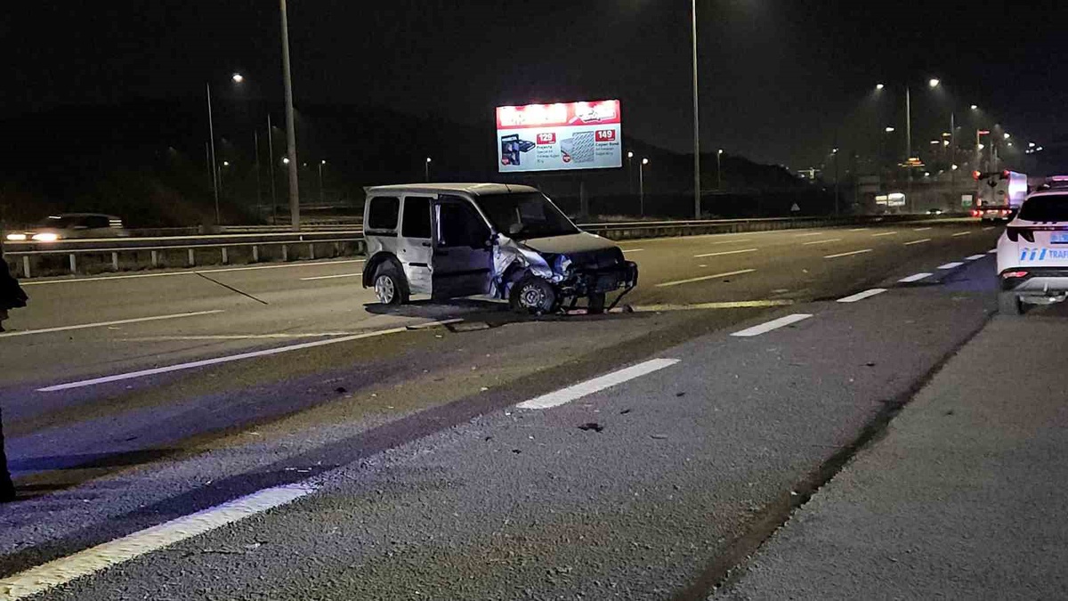 Kuzey Marmara Başakşehir\'de alkollü olduğu iddia edilen sürücü hayatını kaybetti