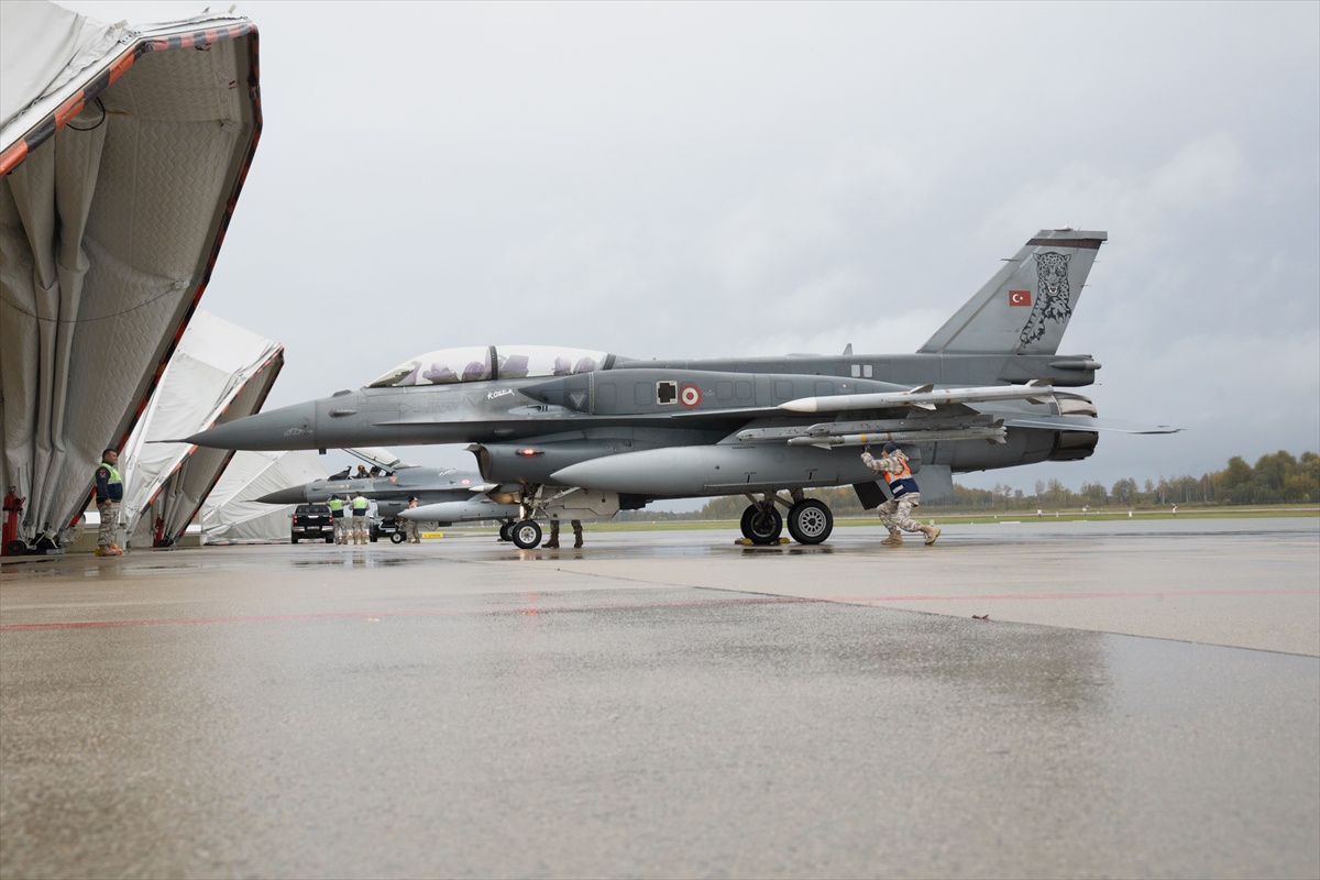 Letonya Savunma Bakanı Melnis, Türk F-16\'ları dolayısıyla Türkiye\'ye teşekkür etti