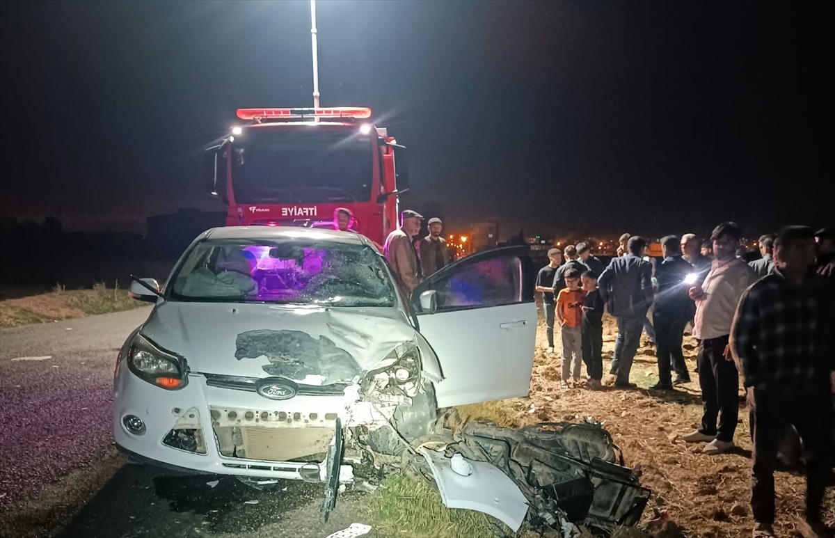 Mardin Kızıltepe\'de otomobil ile motosiklet çarpıştı, kazada 1 ölü, 1 yaralı var.
