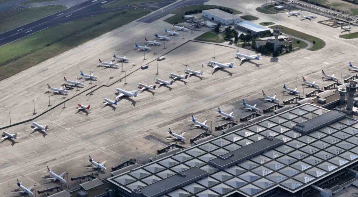 Onur Air uçakları Atatürk Havalimanı\'nda motorları sökülmüş halde görüntülendi