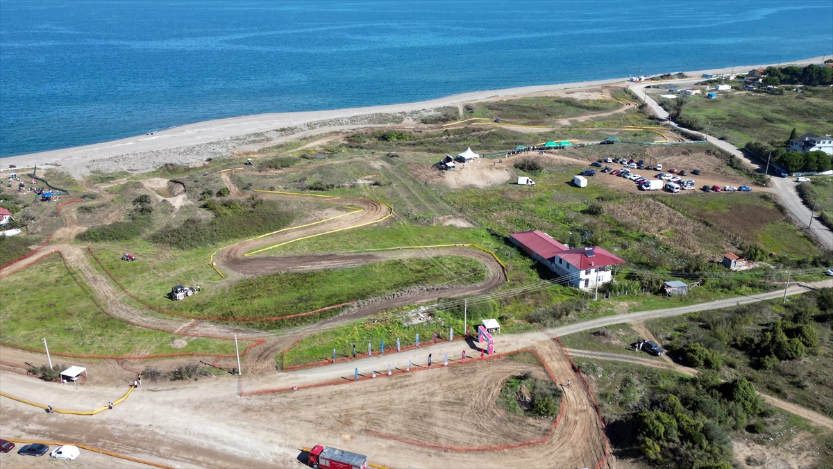 PETLAS 2026 Offroad Şampiyonası\'nın final ayağı Karasu\'da 25 araçla sürdü