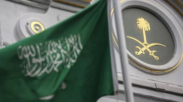 Suudi Arabistan'da peş peşe saldırılar! Havalimanı boşaltıldı