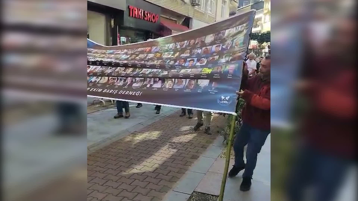 Rize Pazar\'da 10 Ekim Ankara Gar Katliamı\'nda ölenler 11\'inci yılda anıldı