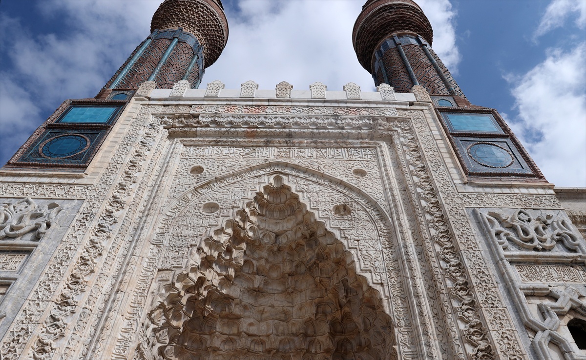 Sivas\'ta Gök Medrese\'nin 3B dijital ikizi oluşturularak restorasyona temel olacak