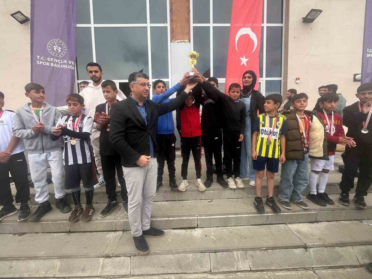 Tekman\'da okullar arası yarışmaya 144 öğrenci katıldı, dereceler belli oldu