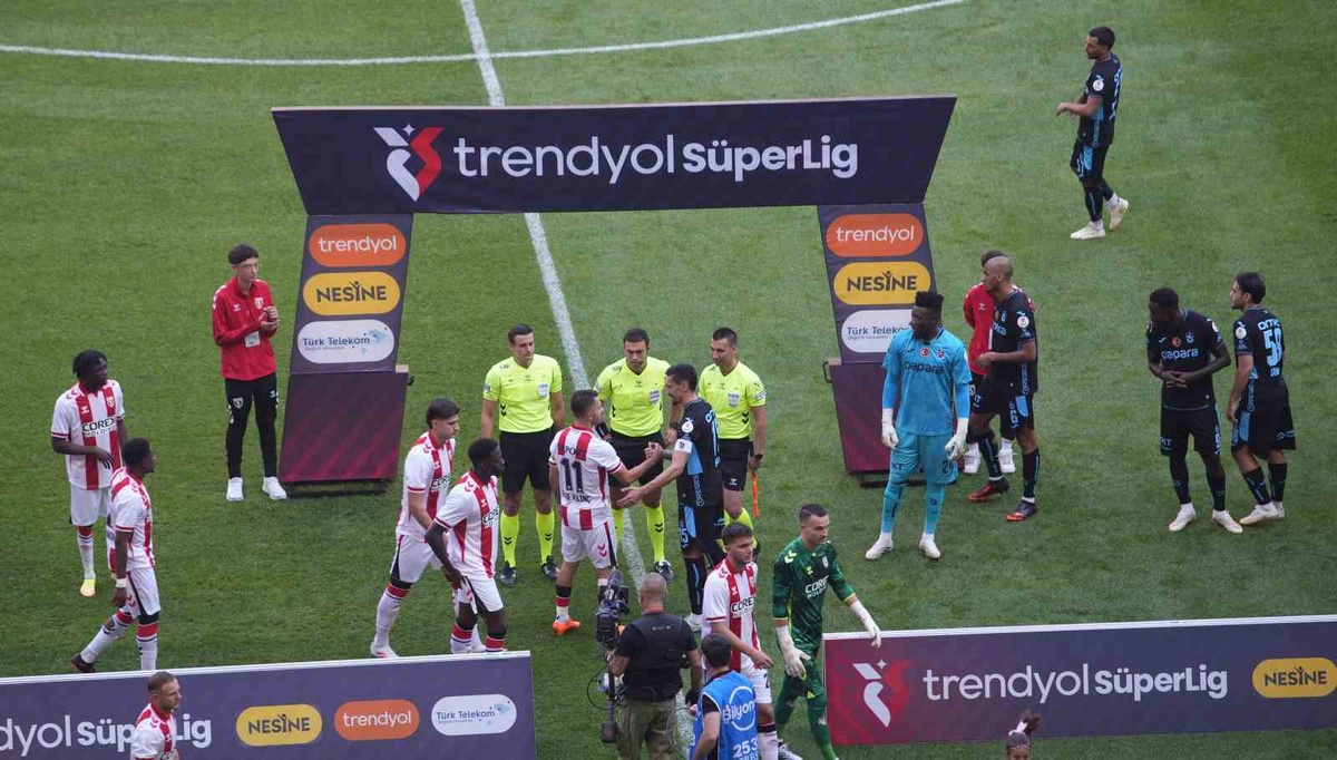 Süper Lig\'in 7. haftasında Samsunspor-Trabzonspor maçının ilk 15 dakikası golsüz geçti
