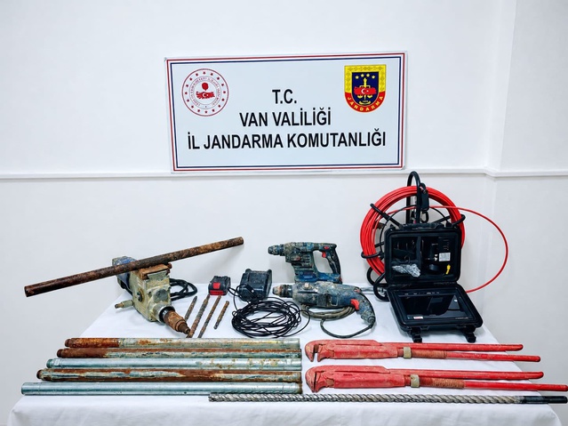 Van Çaldıran'da sit alanında kaçak kazı operasyonunda 2 şüpheli suçüstü yakalandı
