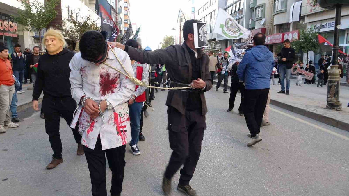Van\'da Filistin\'e destek için binlerce kişi yürüdü, Elbek Aksa Tufanı sürüyor dedi
