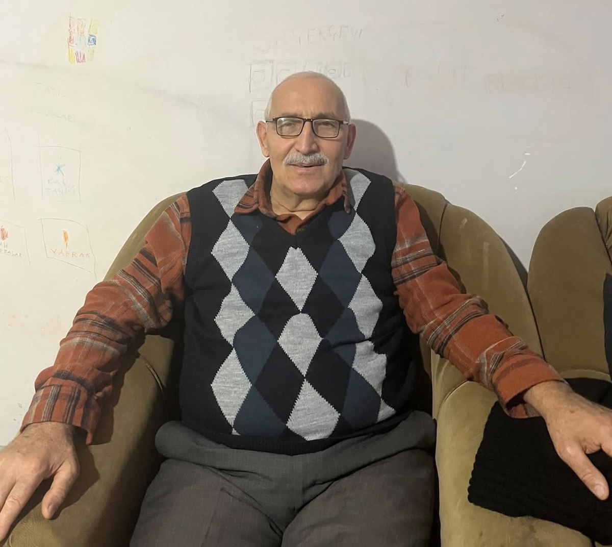 Zonguldak Alaplı\'da çardakta üzüm toplarken merdivenden düşen yaşlı adam kurtarılamadı