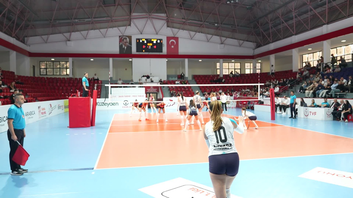 ABB Kadın Voleybol Takımı, 1. Lig\'de Ankara\'daki ilk maçında Kolejliler ile oynadı