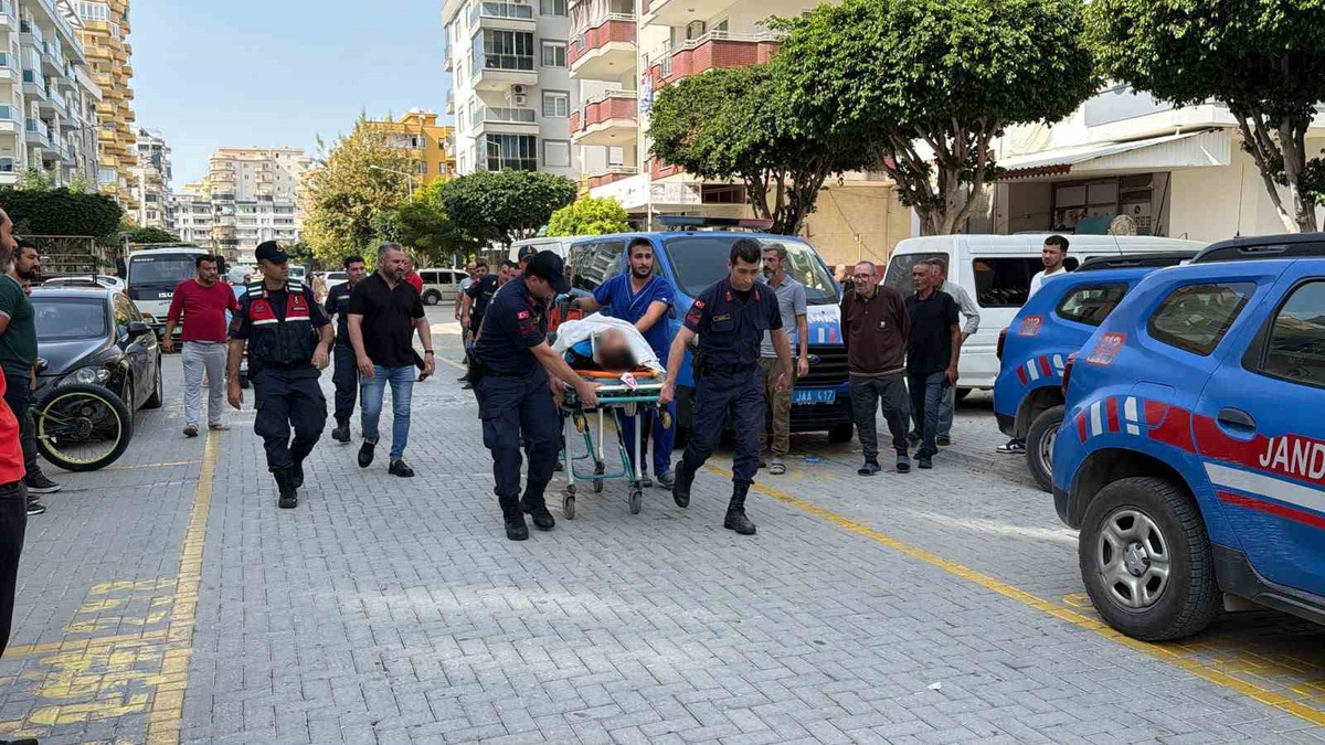 Alanya\'da kavgada kız kardeşini balkondan atan kişi, tabancayla hayatına son verdi