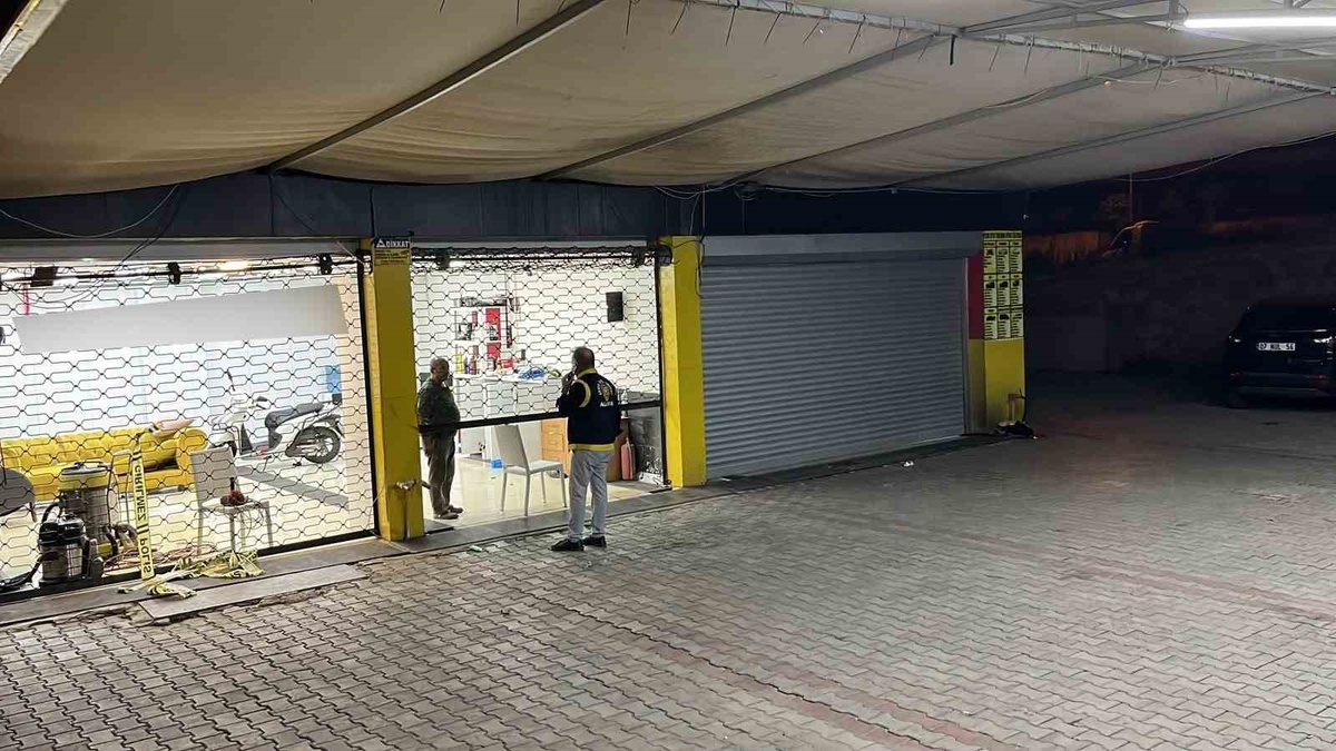 Alanya\'da oto yıkamadaki silahlı kavgada ağır yaralı 1 kişi öldü, can kaybı 2 oldu